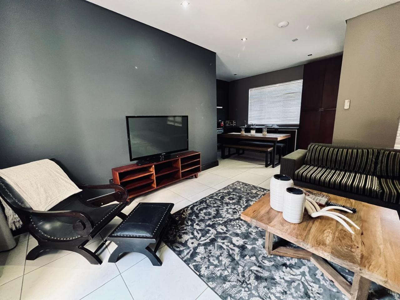 Tredenham Boutique Hotel Bloemfontein Exteriör bild A living room in a condominium