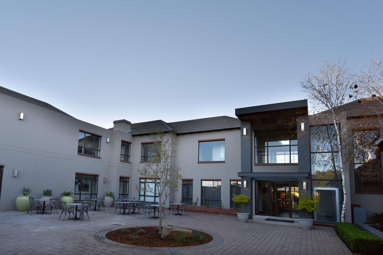 Tredenham Boutique Hotel Bloemfontein Exteriör bild The courtyard of the new building