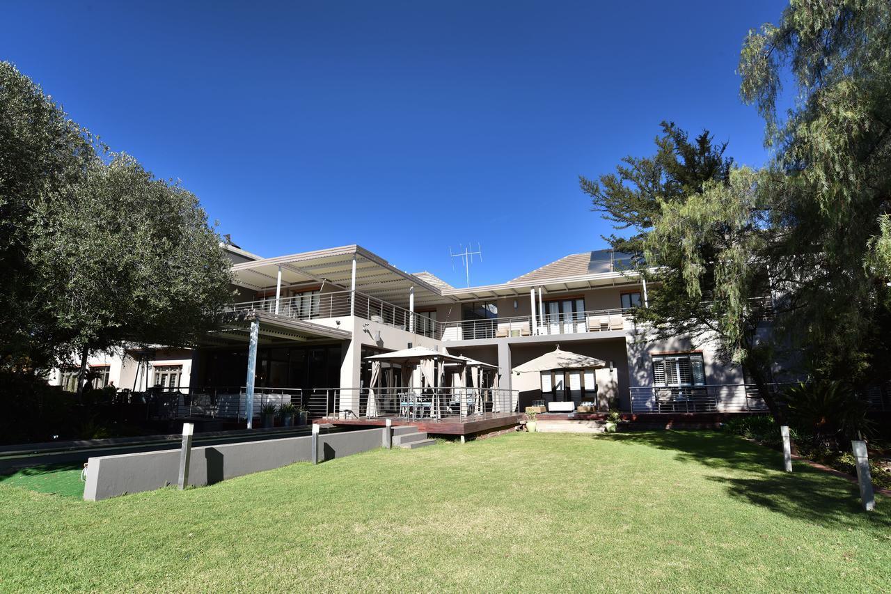 Tredenham Boutique Hotel Bloemfontein Exteriör bild The clubhouse at the Royal Perth Golf Club